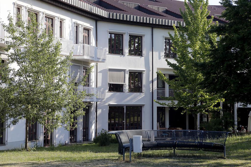 Tagungs- Und Bildungszentrum Steinbach/Taunus Steinbach im Taunus Exterior foto